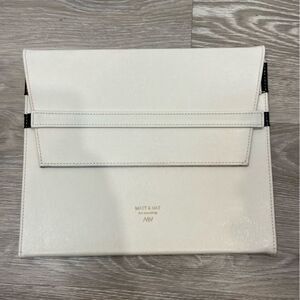 Matt & Nat White Tablet Sleeve
